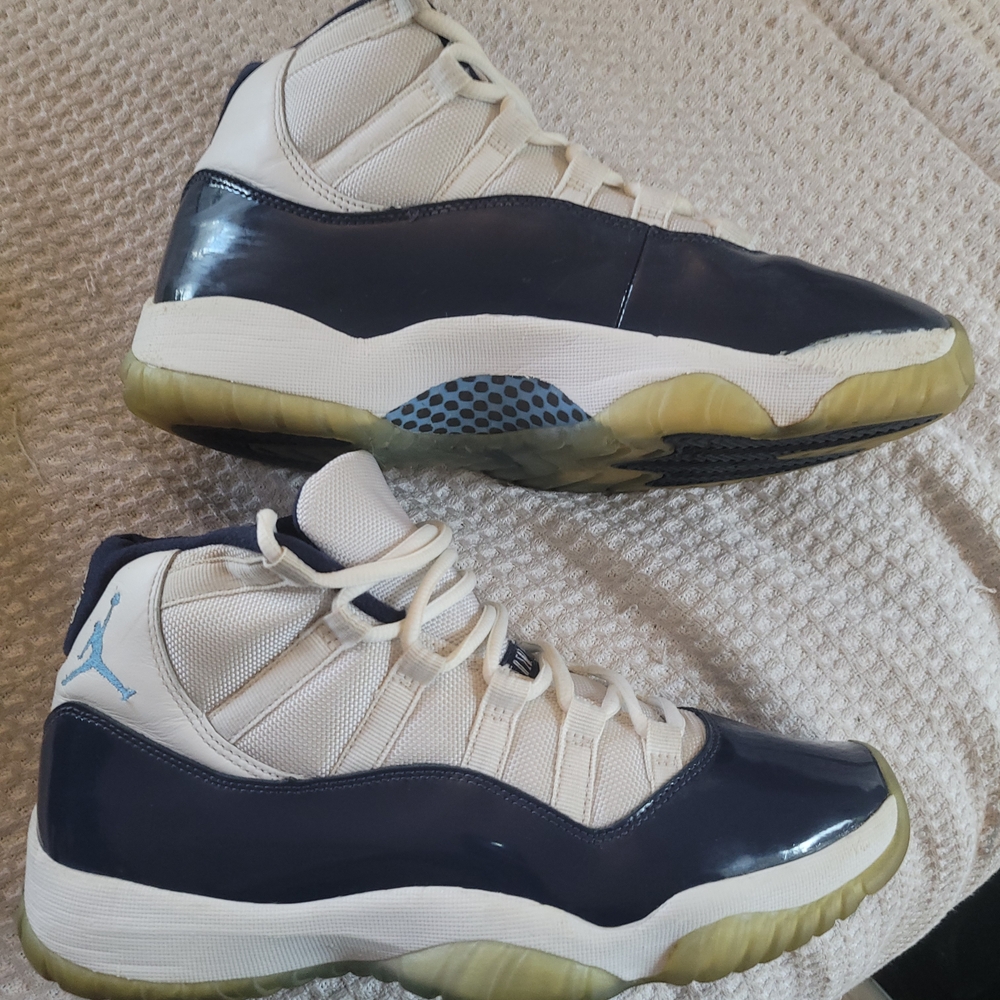 Nike Air Jordan Retro 11 Navy and White